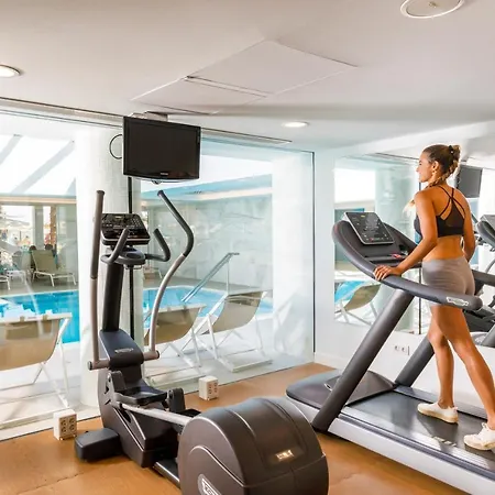 Cm Playa Del Moro 4*